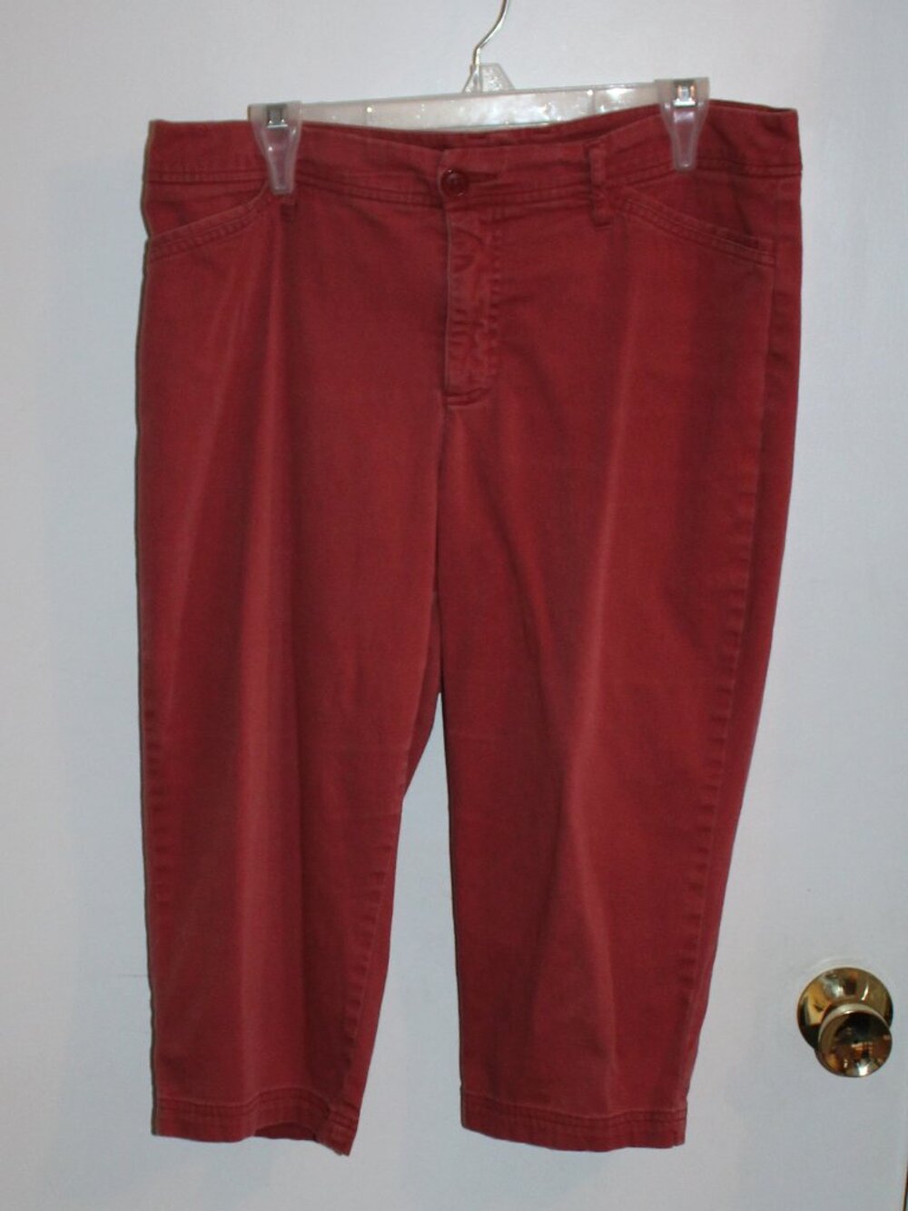 St Johns Bay Dusty pink capri-style pants Size 12